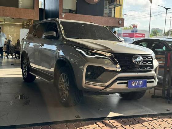 TOYOTA HILUX SW4 2.8 D-4D TURBO DIESEL SRX 4X4 AUTOMÁTICO